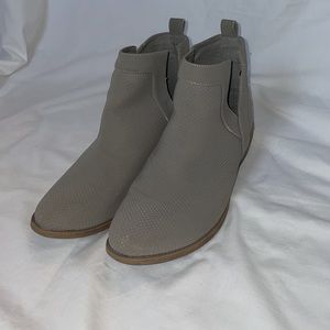 Journey Collection Grey Ankle Boots